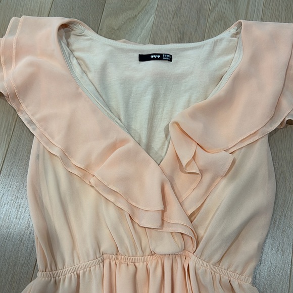 Peach mini dress with ruffles. Size small. Good condition - Picture 2 of 6